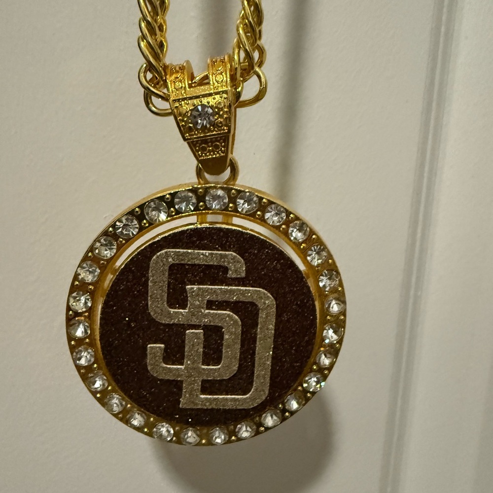 San Diego Padres 💛 spinning swag chain 💛 Gold, Silver, Rhinestones EUC!!